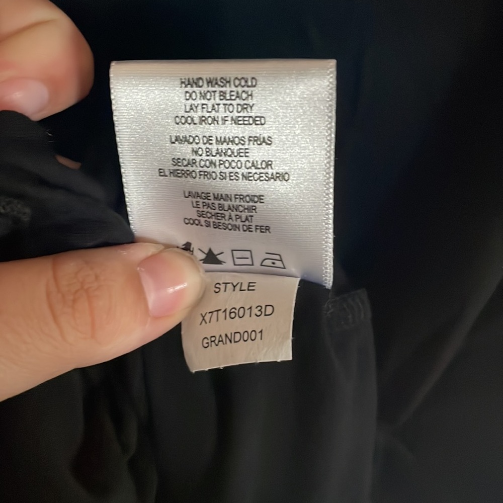 Ellen Tracy Black Knotted Top with Gold Should Buttons size XL - Picture 7 of 12